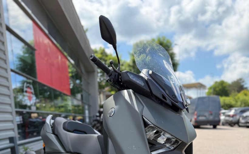 YAMAHA XMAX 300 1