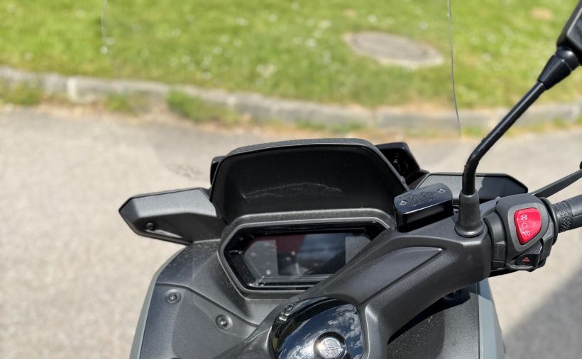YAMAHA XMAX 300 3