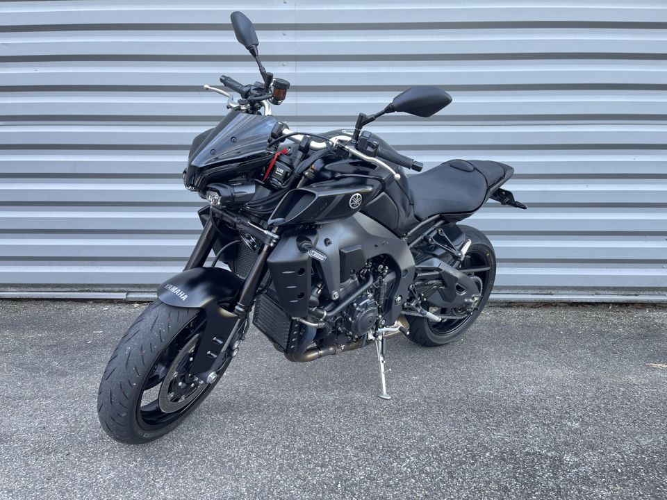 YAMAHA MT-10 12