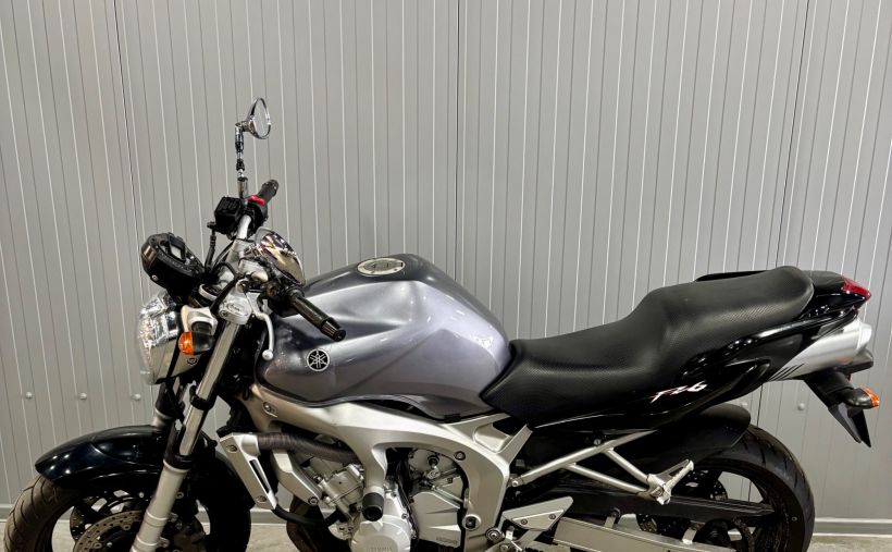 YAMAHA FZ6 (98CV) 9