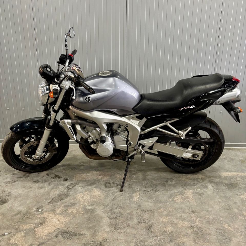 YAMAHA FZ6 (98CV) 9