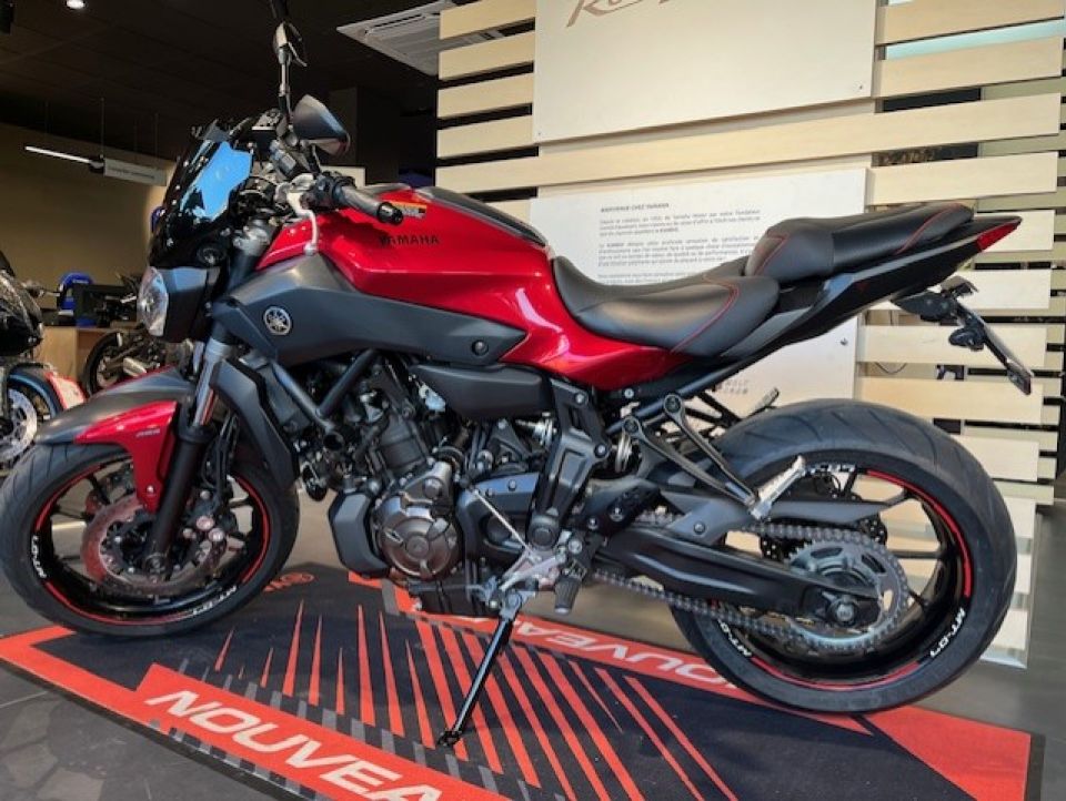 YAMAHA MT-07 (47.5CV) 6