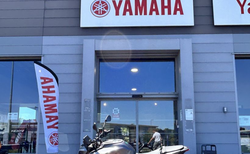 YAMAHA MT-09  Y-AMT 1