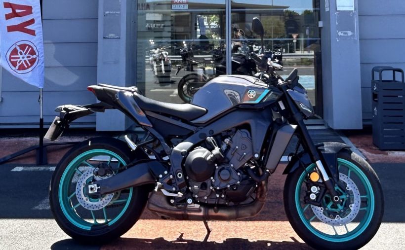 YAMAHA MT-09  Y-AMT 0