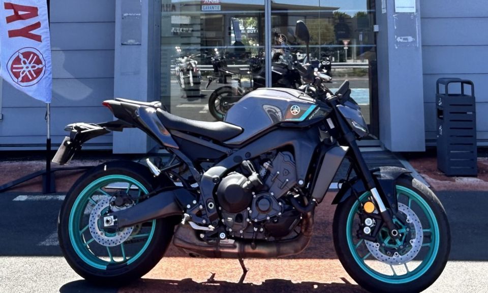 YAMAHA MT-09  Y-AMT 0