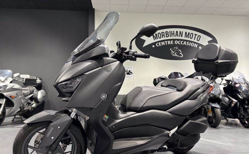 YAMAHA X-MAX 300 0