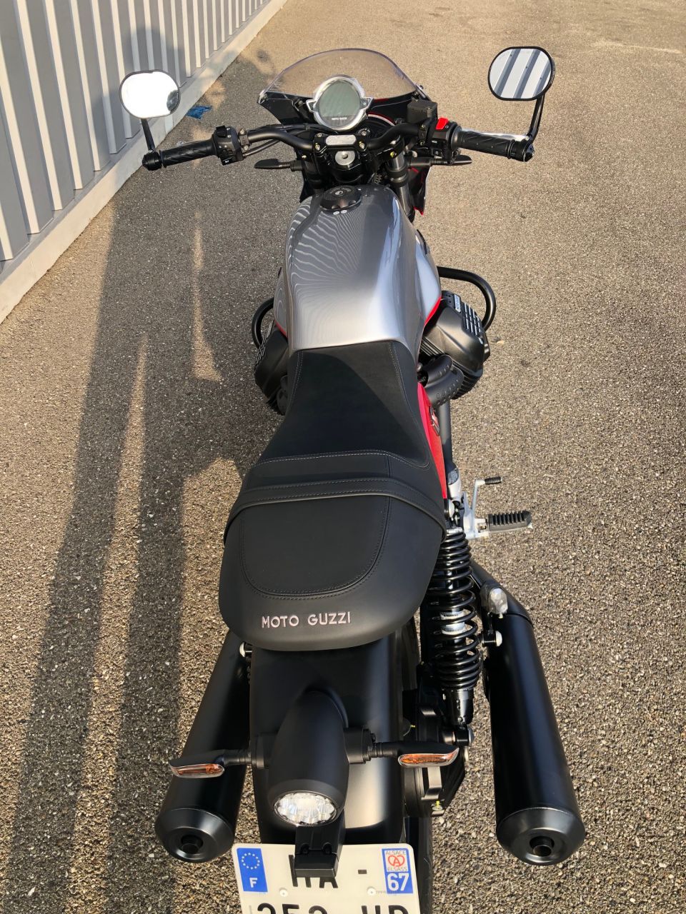 MOTO GUZZI V7 24