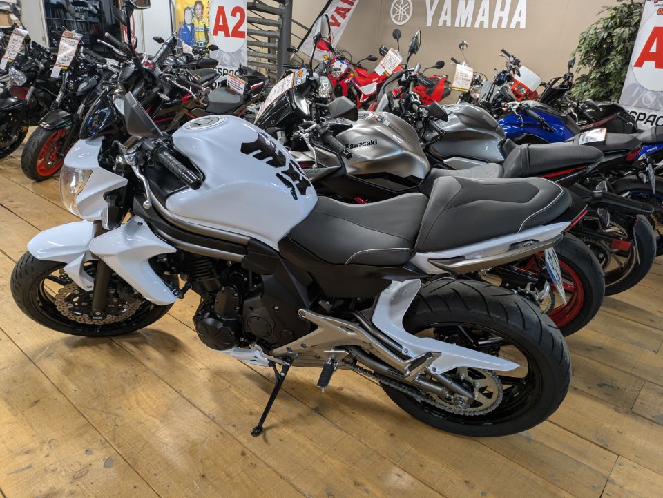 KAWASAKI ER-6 (47.5CV) 10