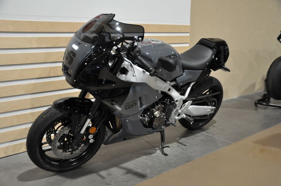 YAMAHA XSR 900 GP 1