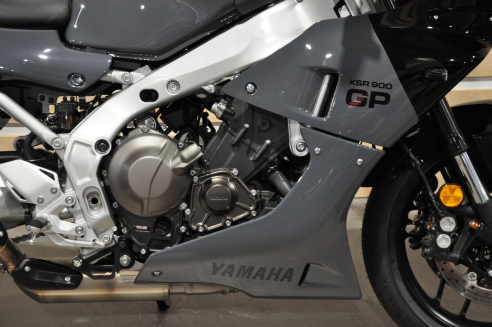 YAMAHA XSR 900 GP 5