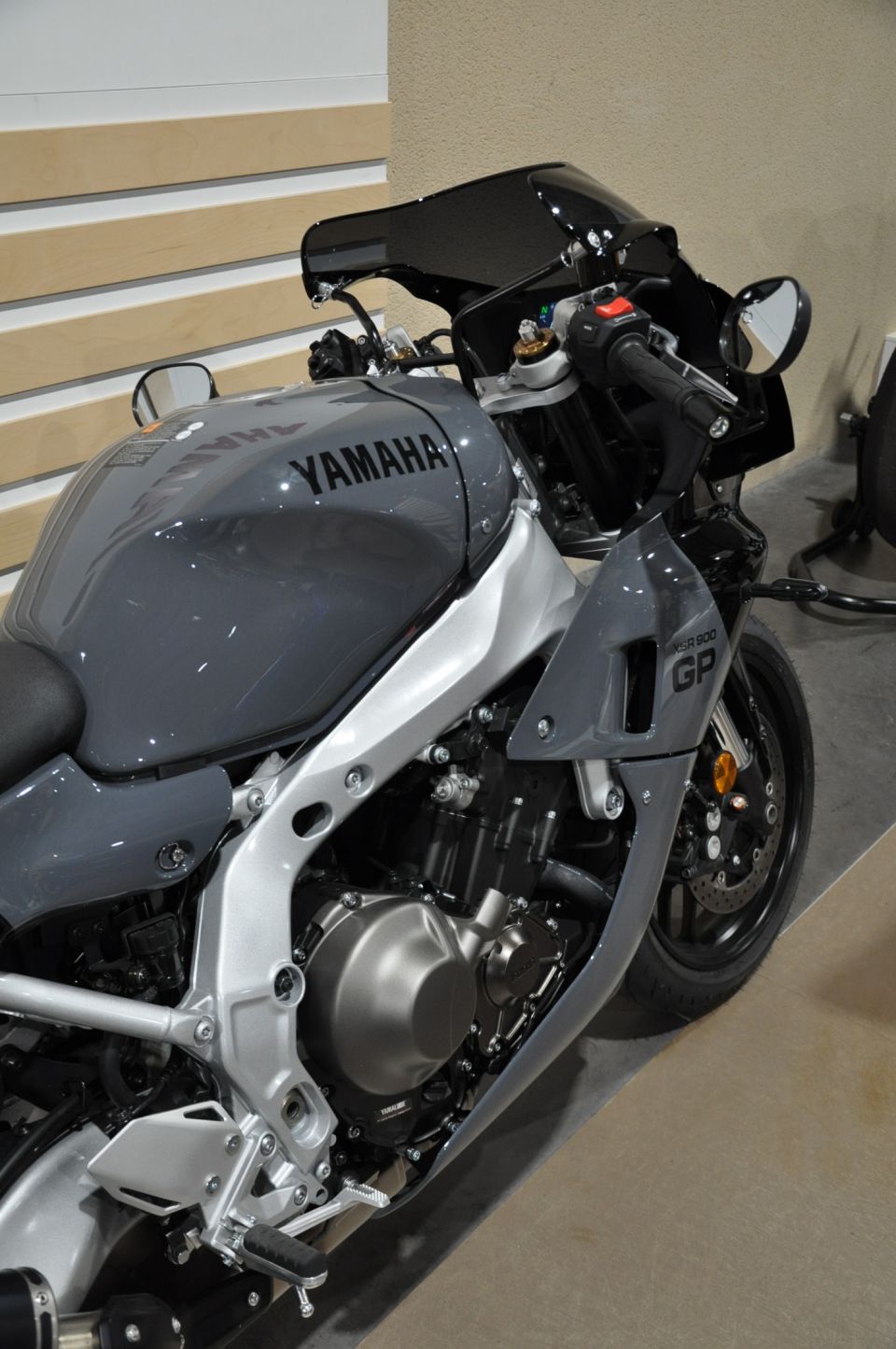 YAMAHA XSR 900 GP 9