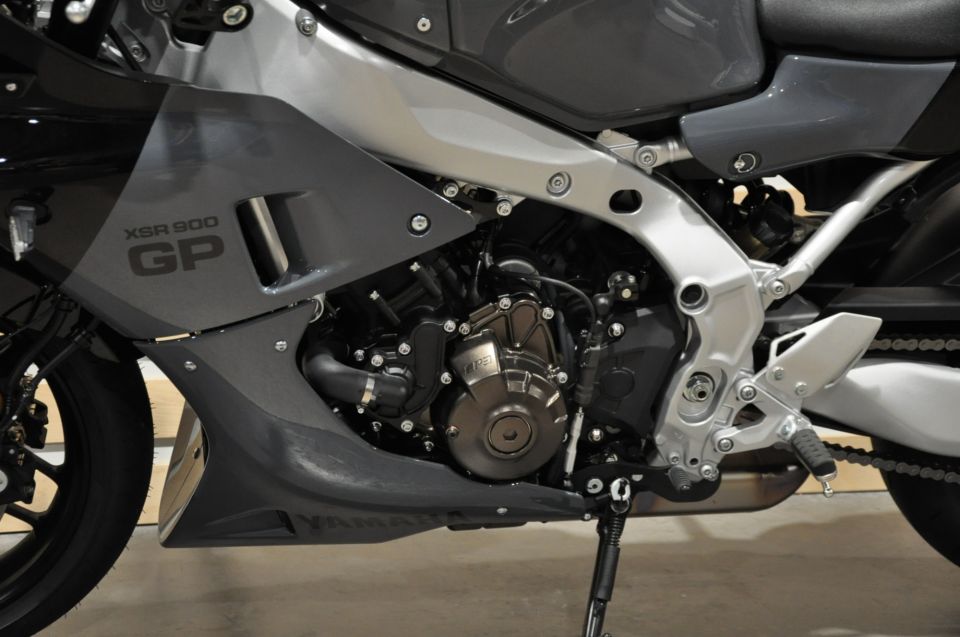 YAMAHA XSR 900 GP 13