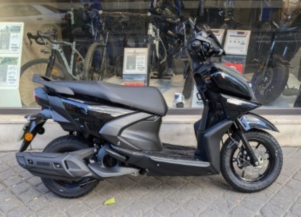 YAMAHA RayZR 125 1