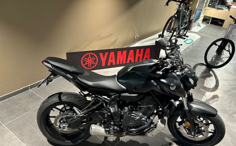 YAMAHA MT-07 3