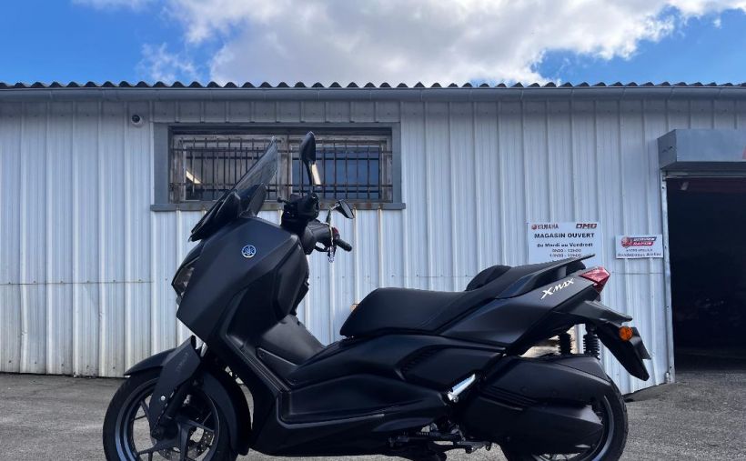 YAMAHA XMAX 300 0