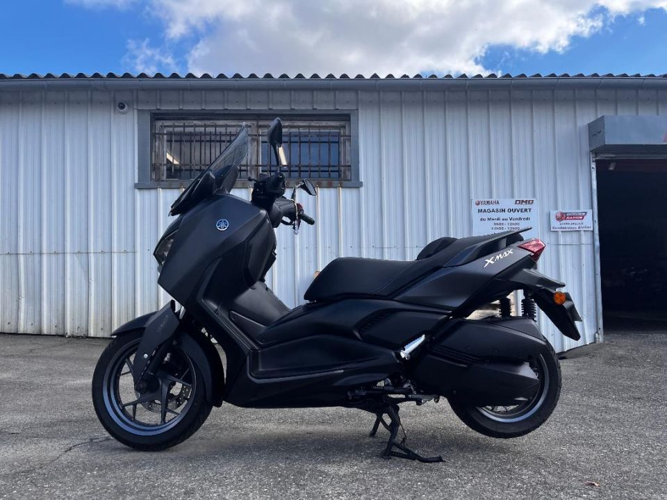 YAMAHA XMAX 300 0