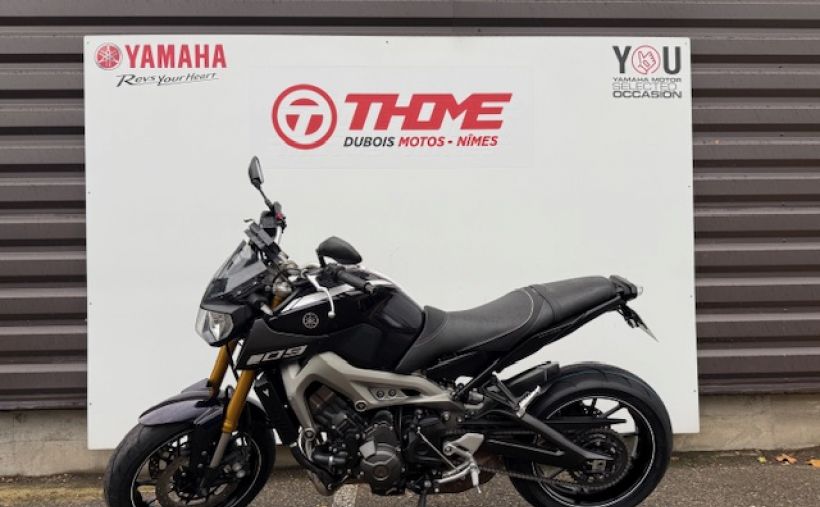 YAMAHA MT-09 4