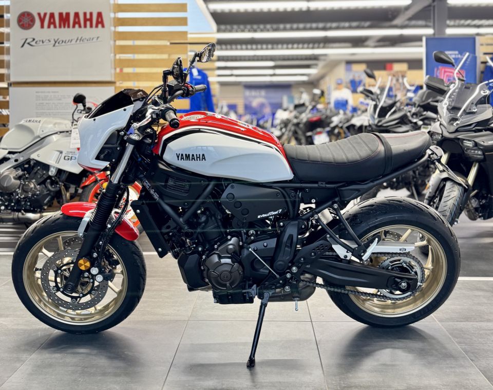 YAMAHA XSR 700 8