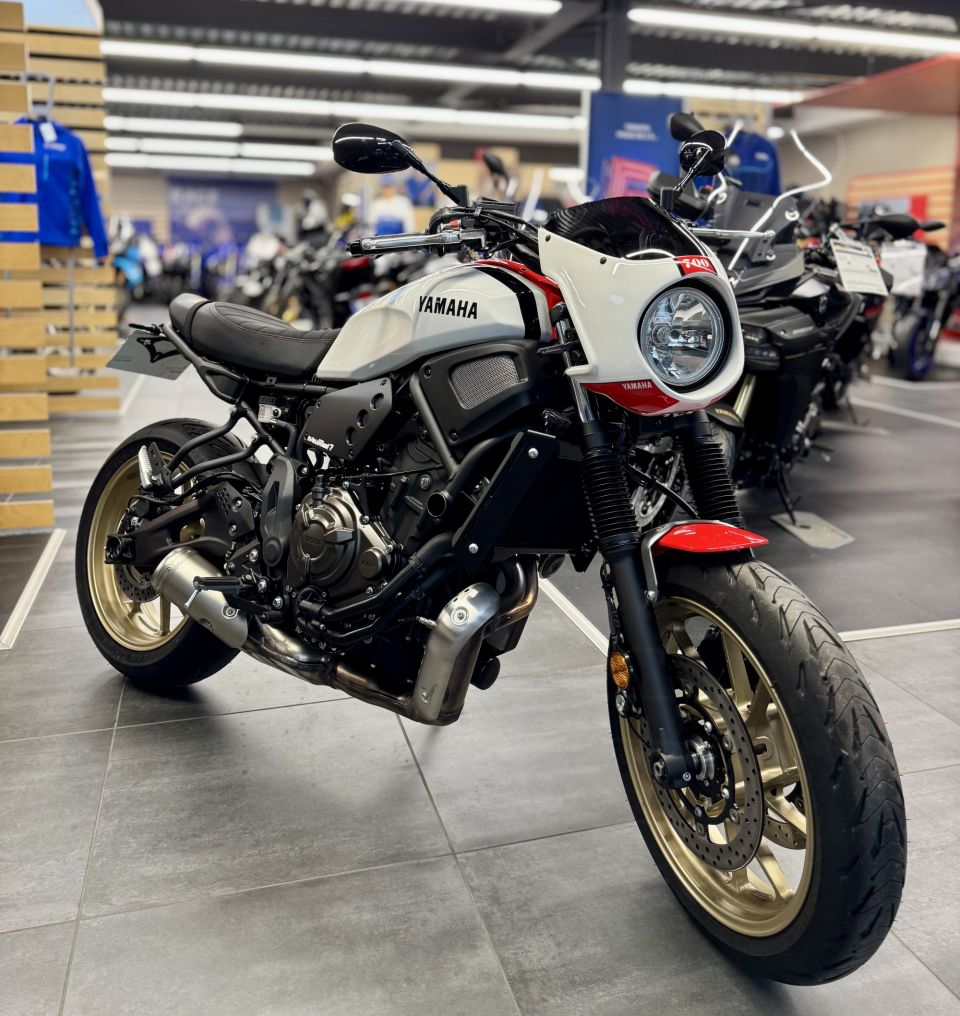 YAMAHA XSR 700 0