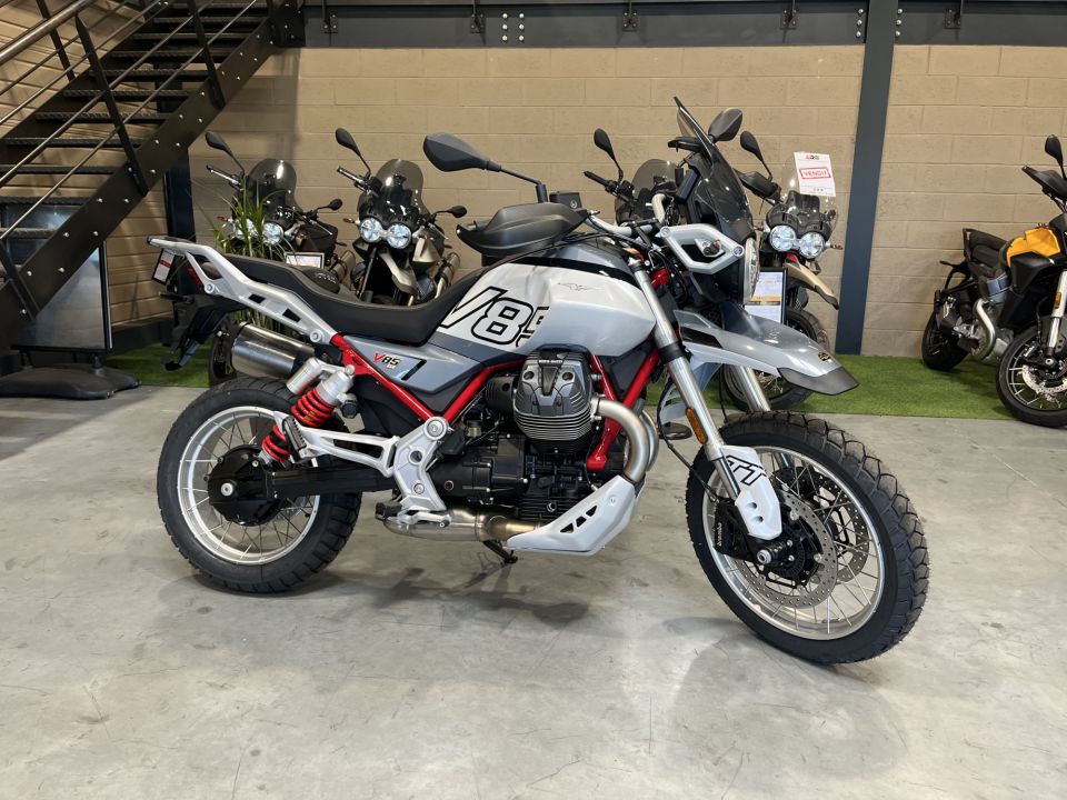 MOTO GUZZI V85 TT 850 10