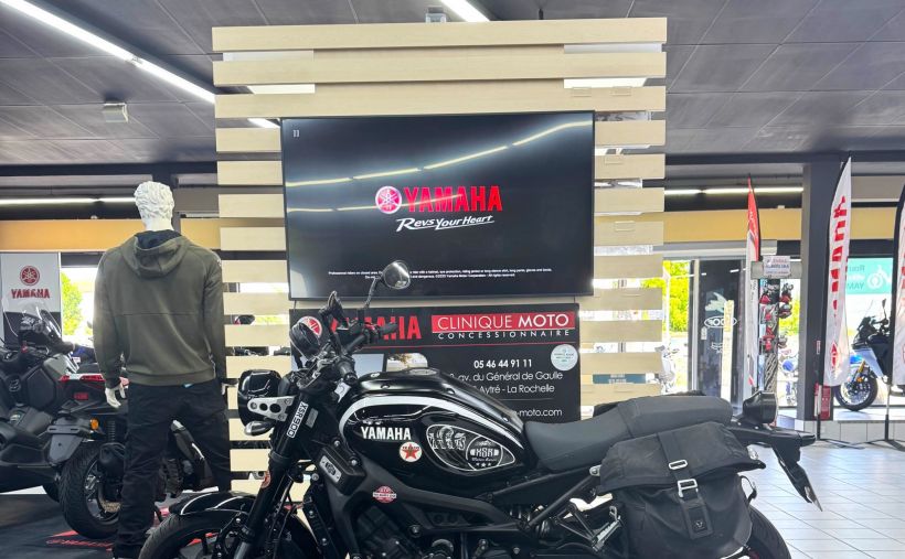 YAMAHA XSR 900 ABS 2