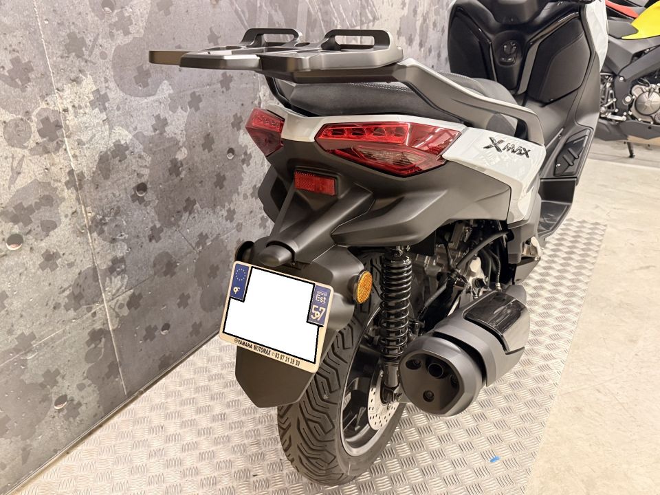 YAMAHA XMAX 300 TECH MAX + 18