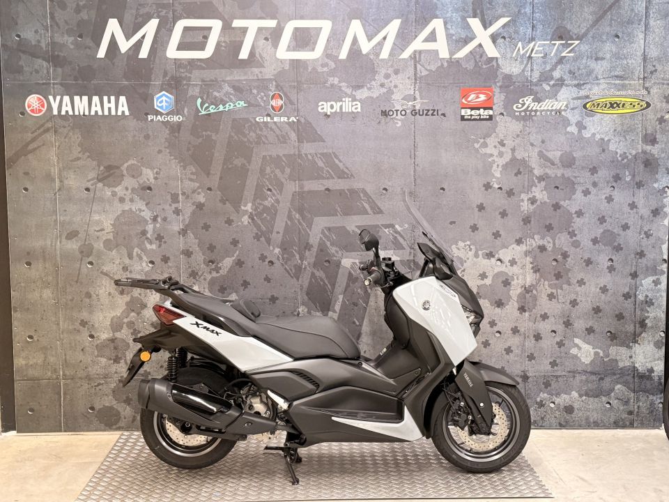 YAMAHA XMAX 300 TECH MAX + 0
