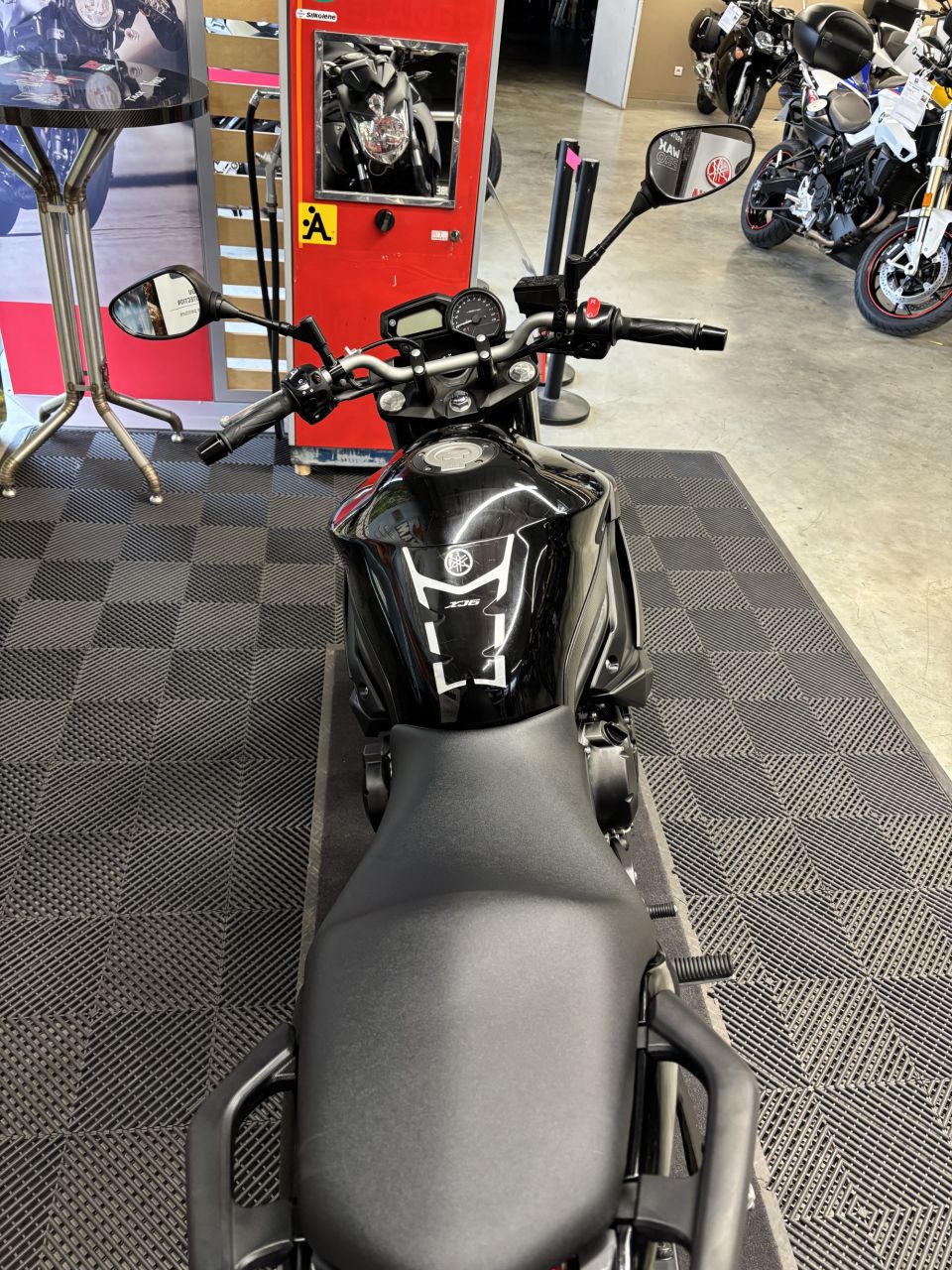 YAMAHA XJ6 (47.5CV) 4