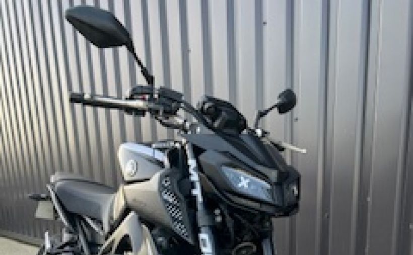 YAMAHA MT-09 1