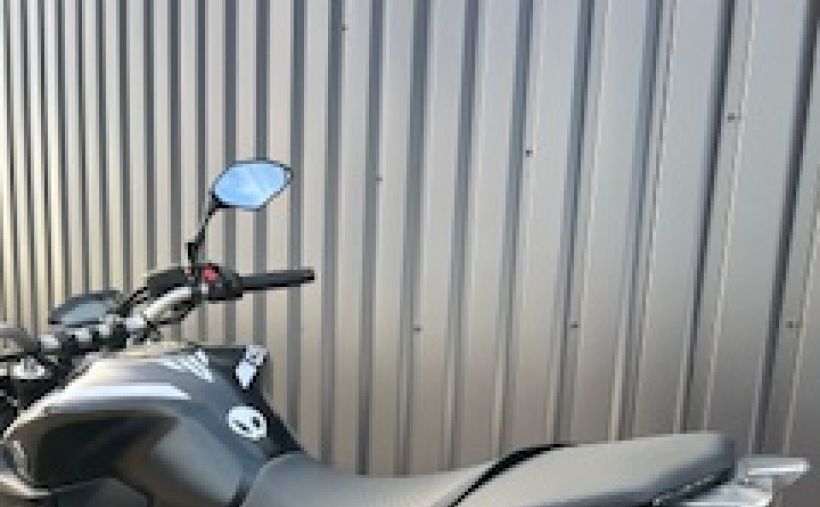 YAMAHA MT-09 4