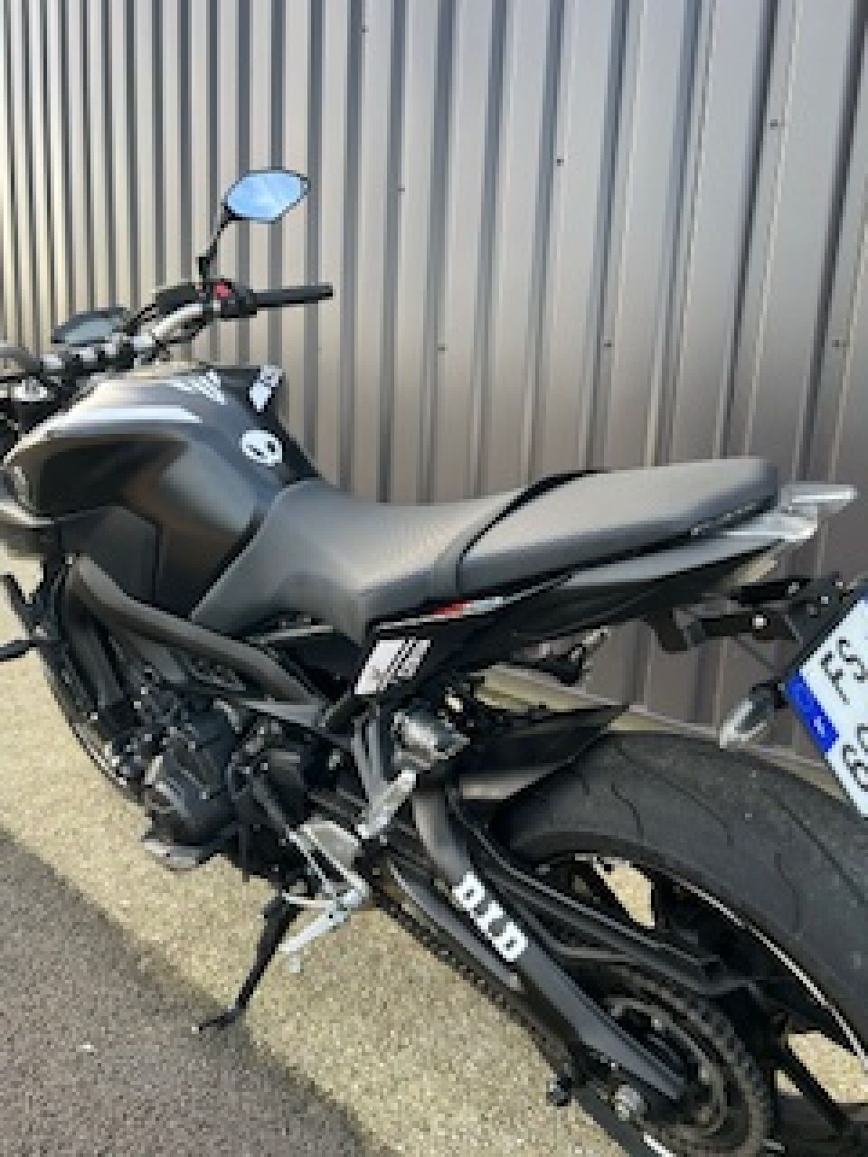 YAMAHA MT-09 4