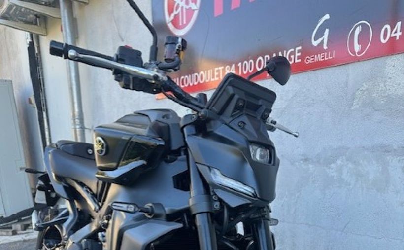 YAMAHA MT-09 1