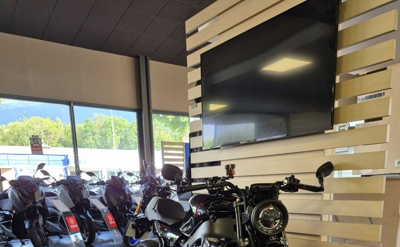 YAMAHA XSR 900 0