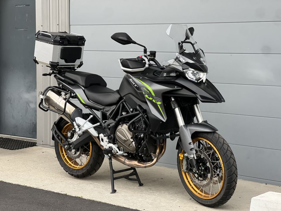 QJ MOTOR SRT 700 X TOURING 1