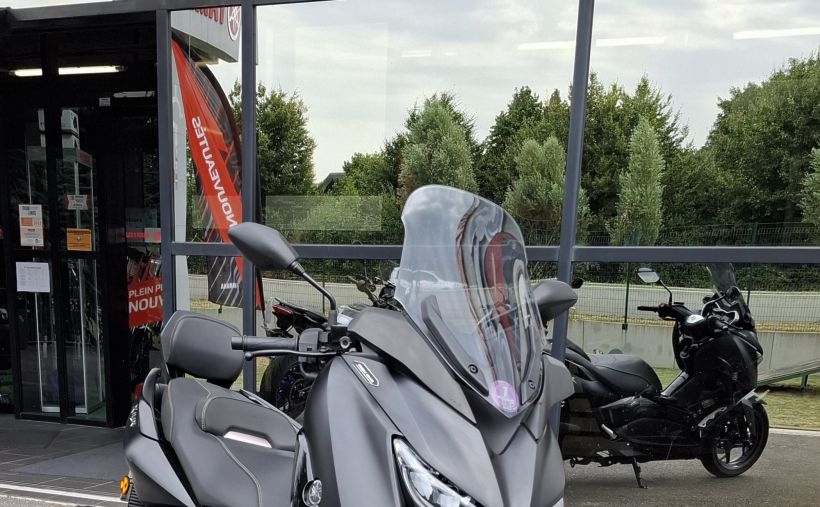 YAMAHA XMAX 125 2
