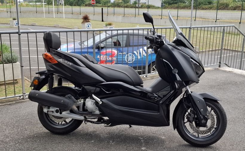 YAMAHA XMAX 125 4