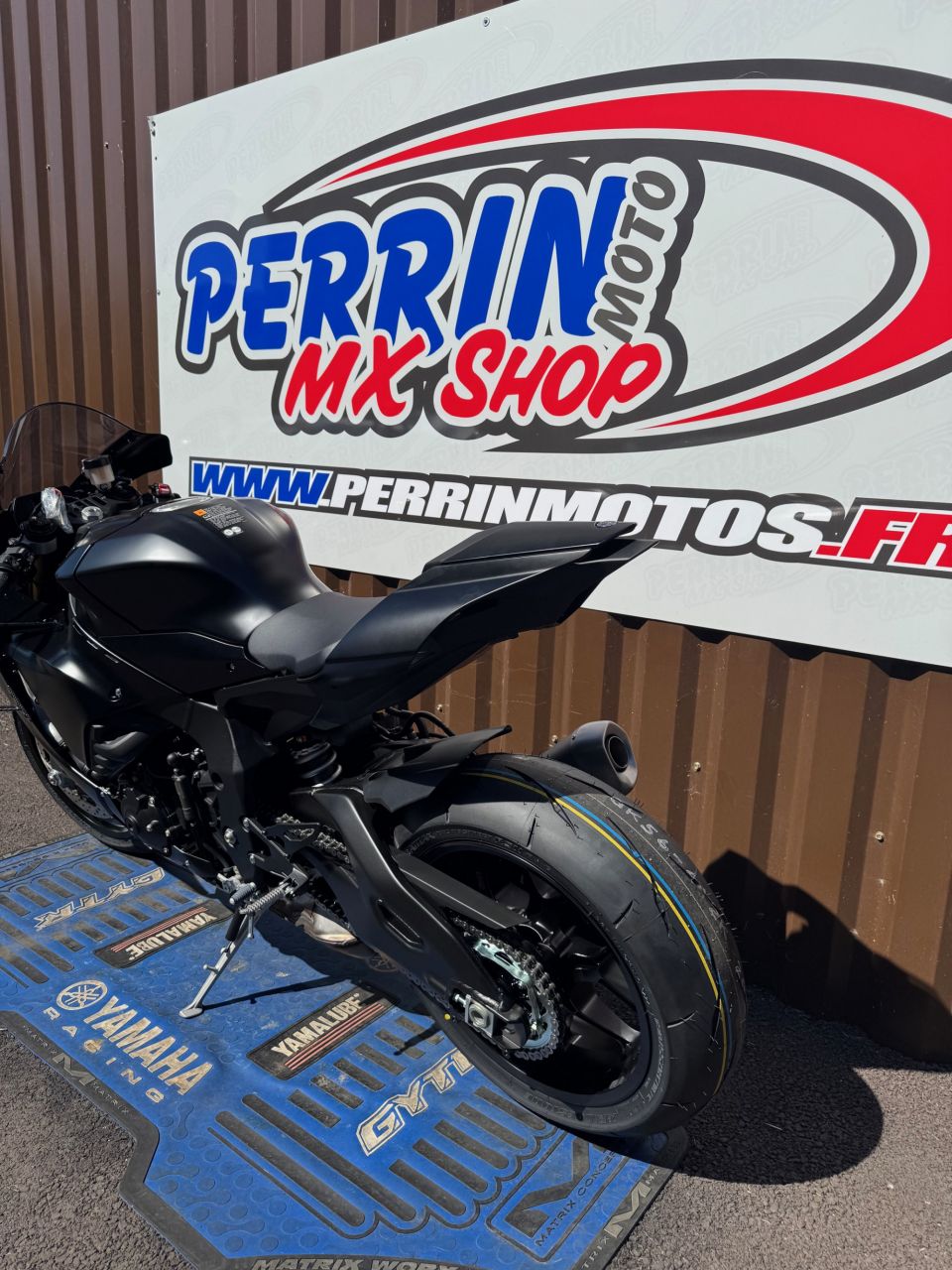 YAMAHA YZF R1 RACE 9