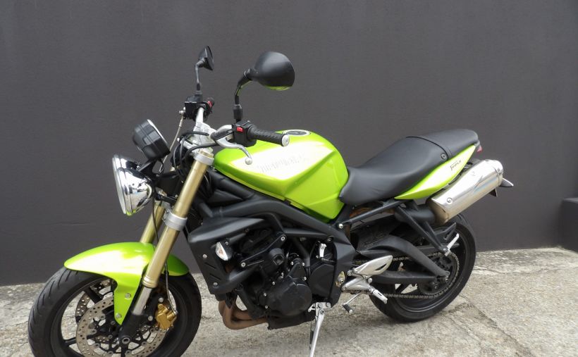 TRIUMPH STREET TRIPLE 675 6