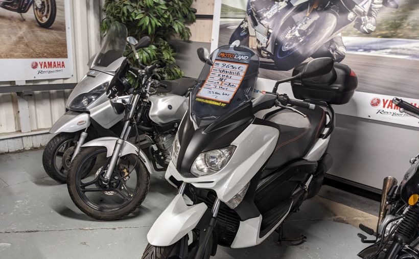 YAMAHA XMAX 125 4