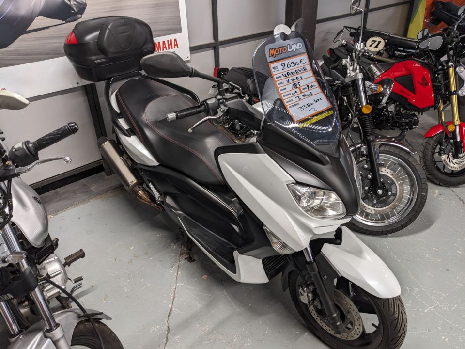 YAMAHA XMAX 125 10
