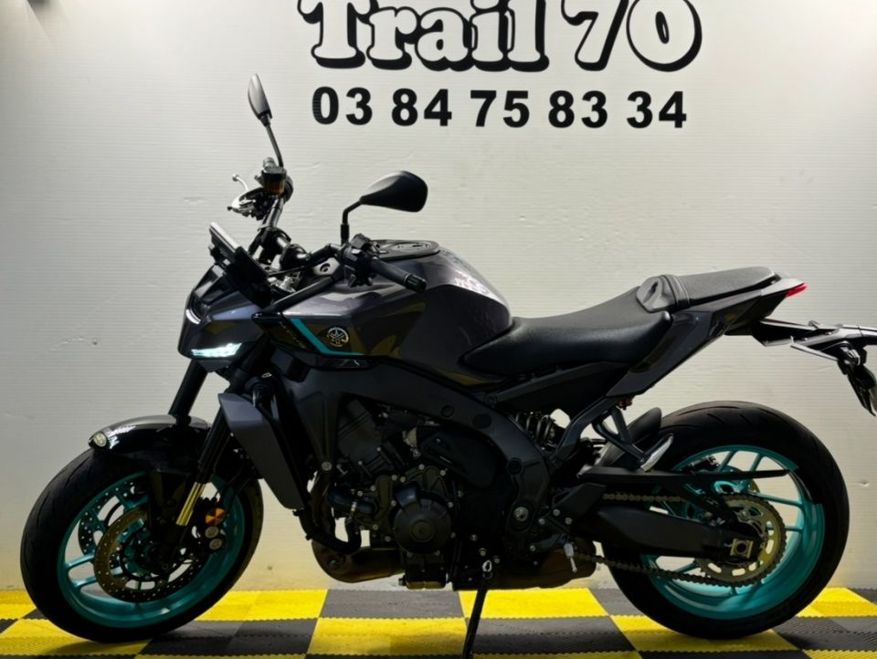 YAMAHA MT-09 6