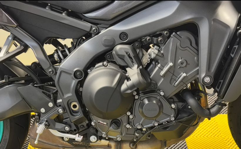 YAMAHA MT-09 7