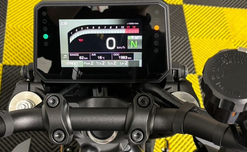 YAMAHA MT-09 9