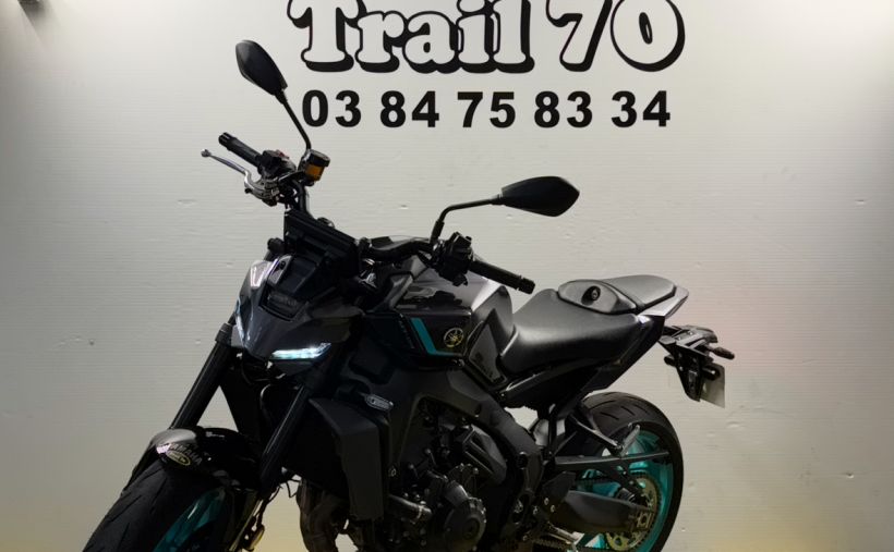 YAMAHA MT-09 11
