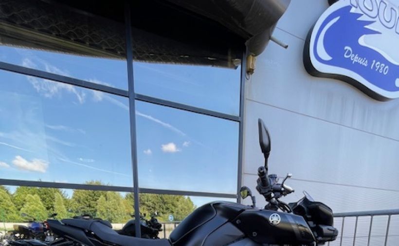 YAMAHA MT-10 0