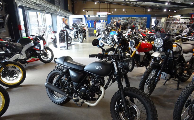 MASH new seventy BOBBER + MOTOBOX 2