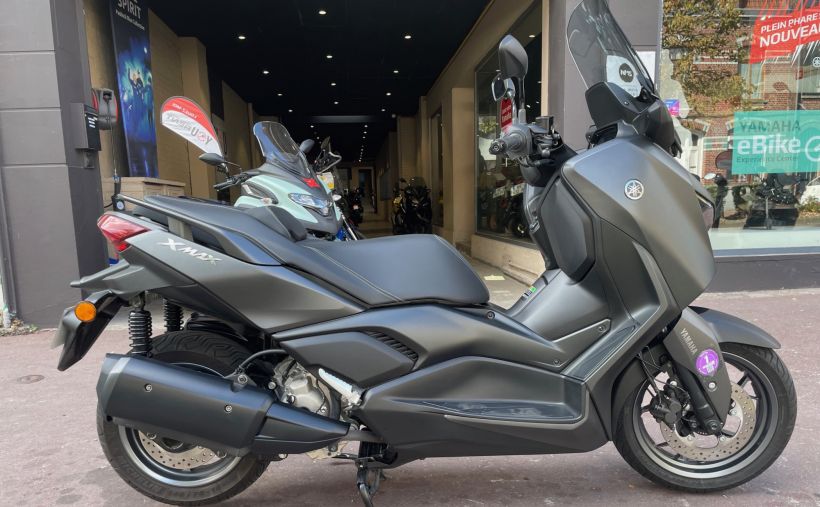 YAMAHA XMAX 300 0