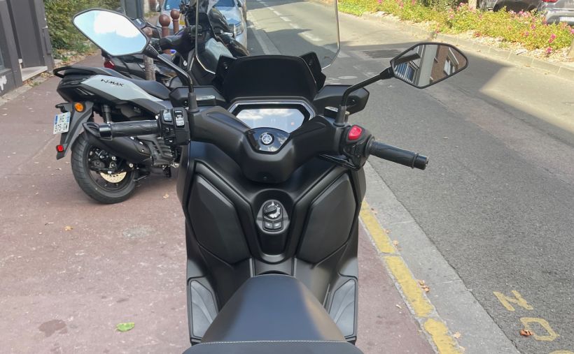 YAMAHA XMAX 300 3