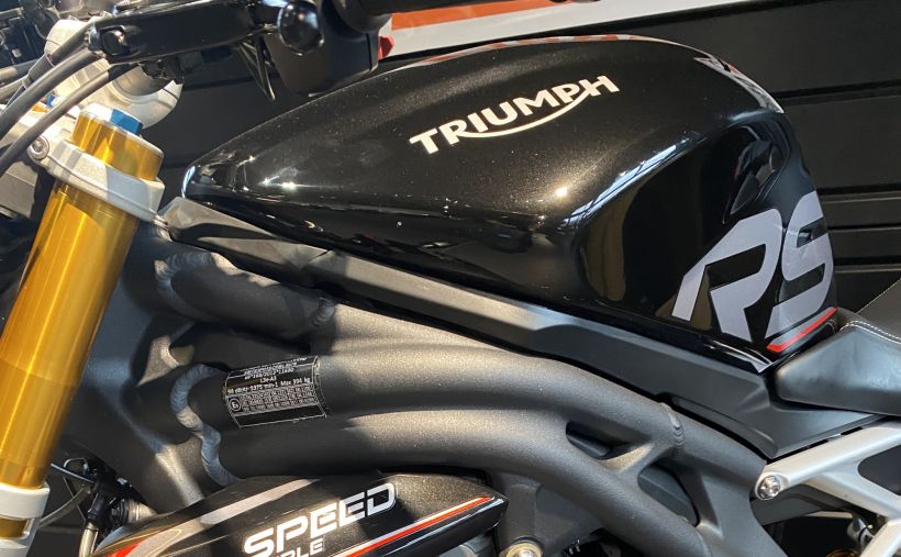 TRIUMPH SPEED TRIPLE 1200 RS 4