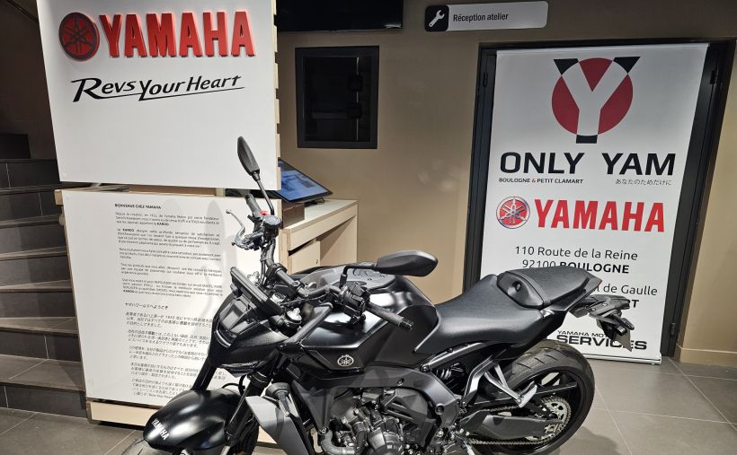 YAMAHA MT-09  Y-AMT 1